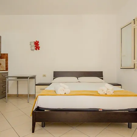 Lumia Campofelice Di Roccella